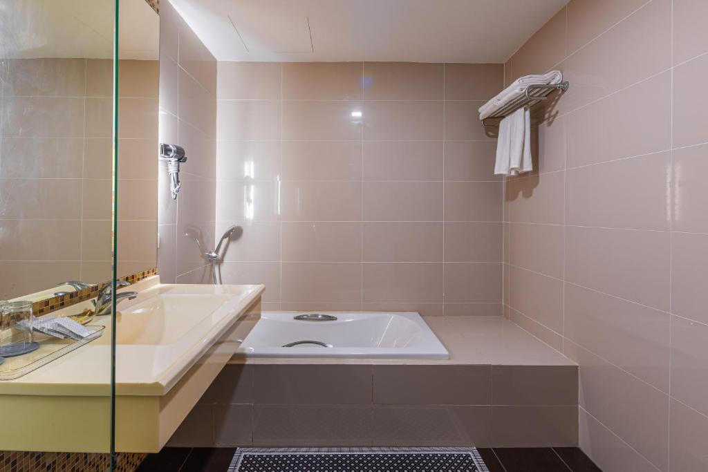 The Kris Resort Hotel - Resim 28