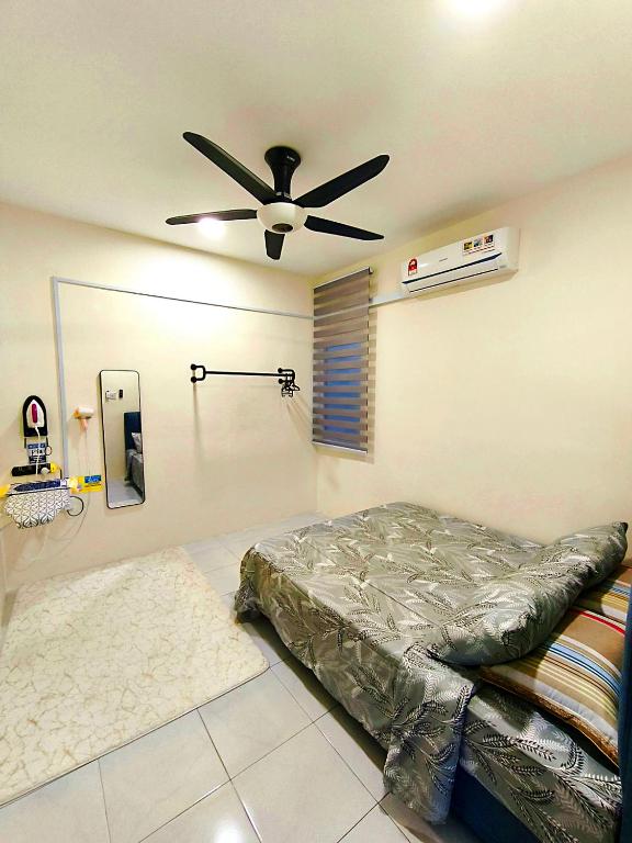 Ένα ή περισσότερα κρεβάτια σε δωμάτιο στο Homestay Iman Seri Iskandar Uitm Perak Utp