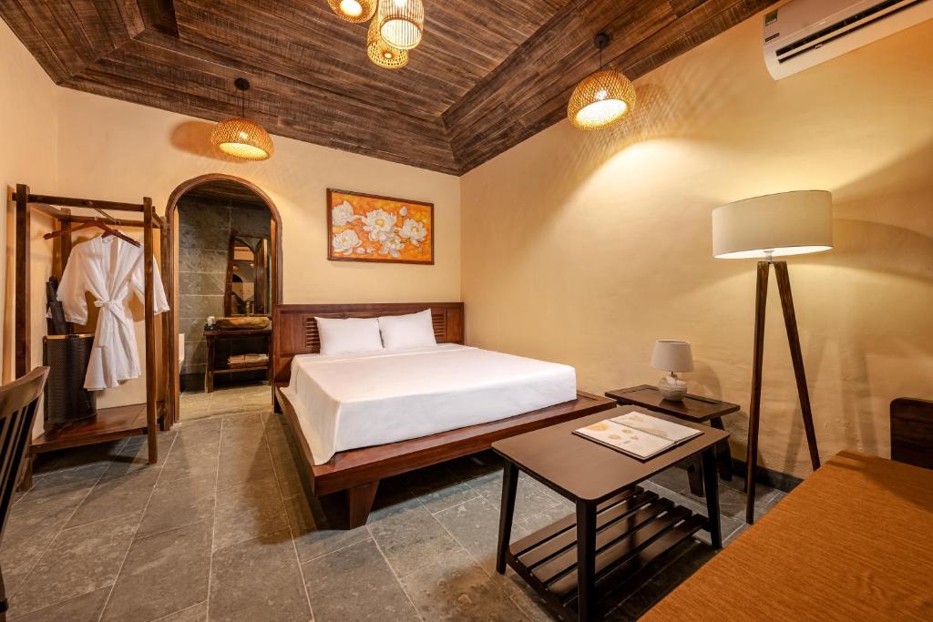 Postel nebo postele na pokoji v ubytování Scenic Mountain Ecolodge Ninh Binh