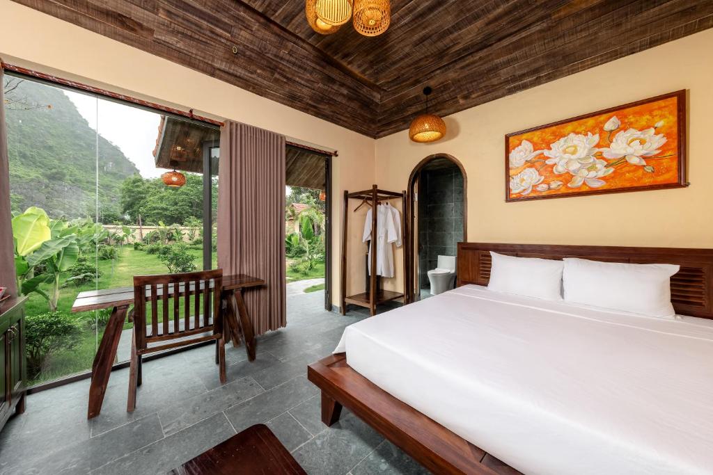 Postel nebo postele na pokoji v ubytování Scenic Mountain Ecolodge Ninh Binh