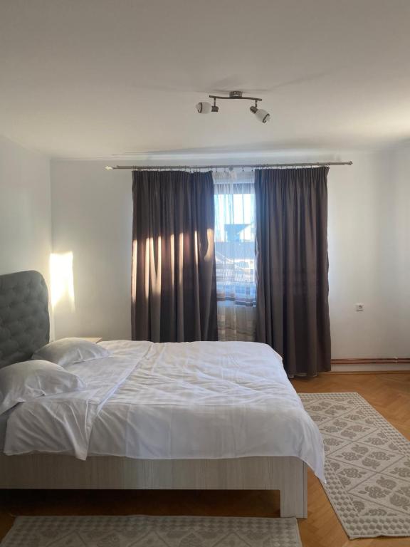 Ένα ή περισσότερα κρεβάτια σε δωμάτιο στο Casa GEDORG