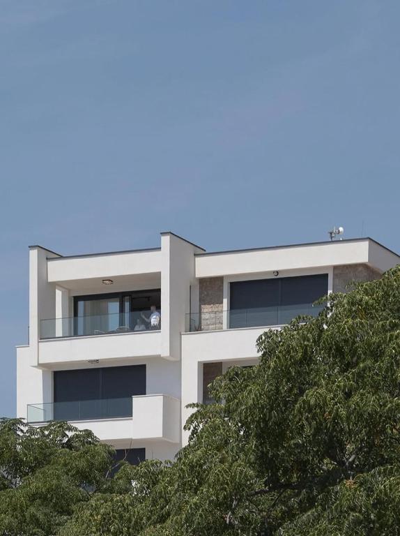 Budova, kde se aparthotel nachází