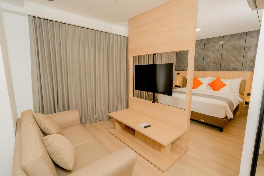 Howard Johnson By Wyndham Tangerang - Grand Deluxe Queen Room - Non-Smoking