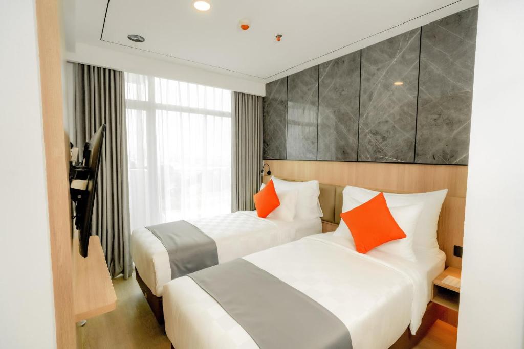 Howard Johnson By Wyndham Tangerang - Superior Twin Room - Non-Smoking
