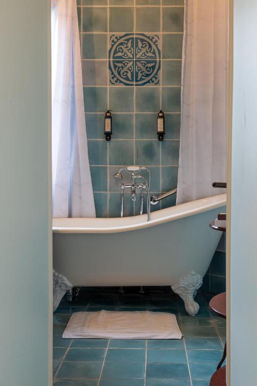 Château Hôtel Du Colombier - 9