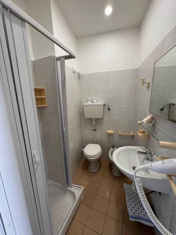 Łazienka w obiekcie Hotel Ideal