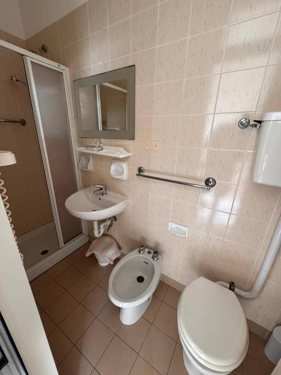 Łazienka w obiekcie Hotel Ideal