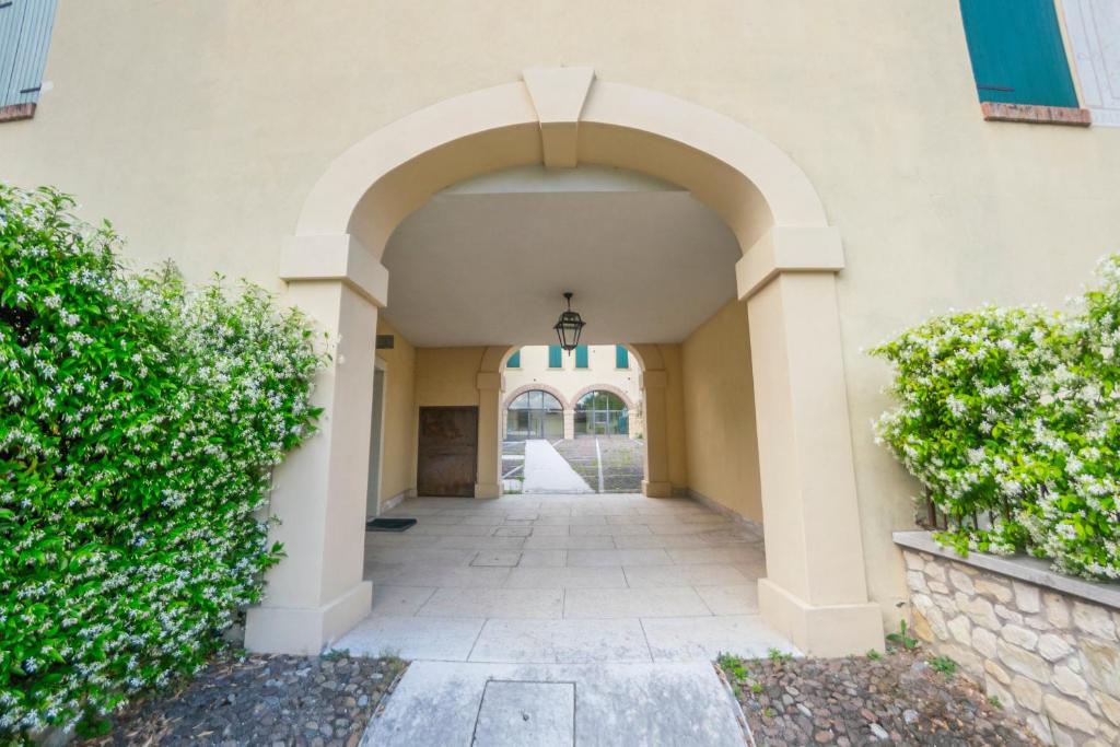 an entrance to a building with an archway at Villa Belvedere in Settimo