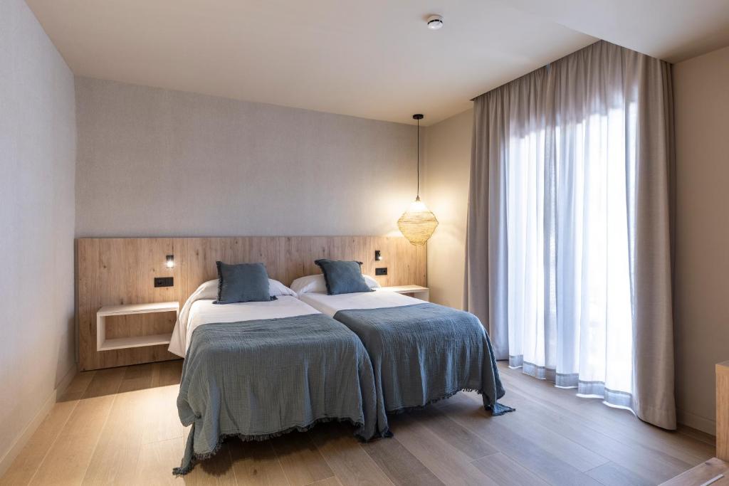 Posteľ alebo postele v izbe v ubytovaní Hotel Casamar