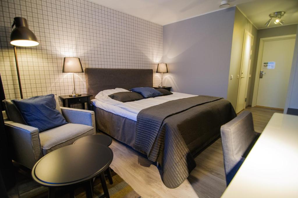 Postel nebo postele na pokoji v ubytování Hornavan Hotell
