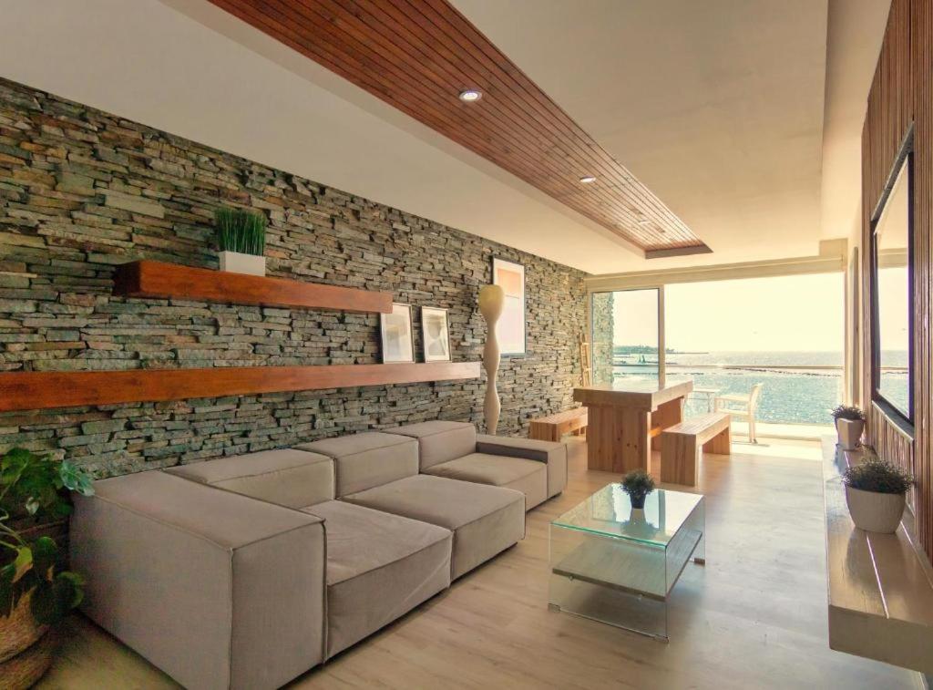 NoMa Seafront Living