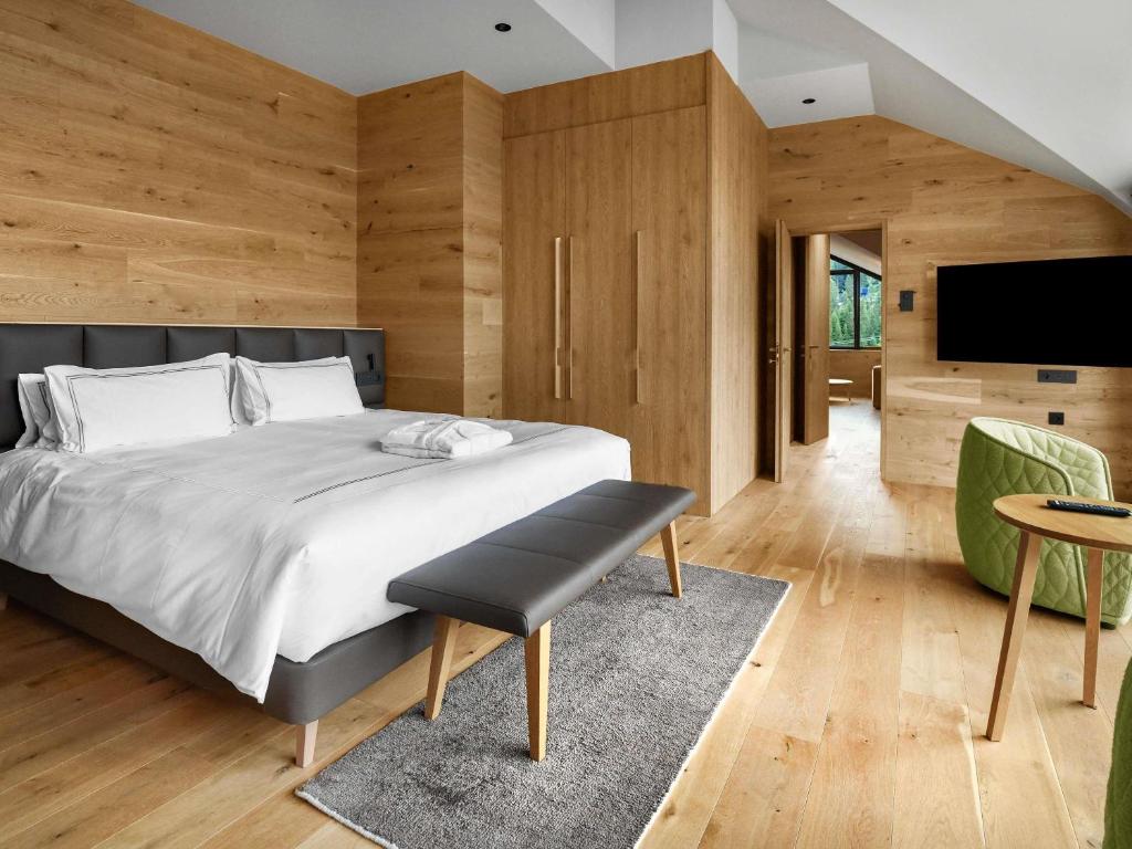 Postel nebo postele na pokoji v ubytování Swissôtel Damian Jasna