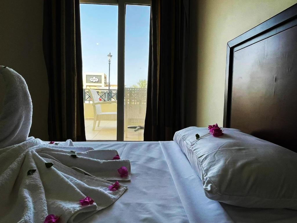 Postel nebo postele na pokoji v ubytování Naama Inn Hotel