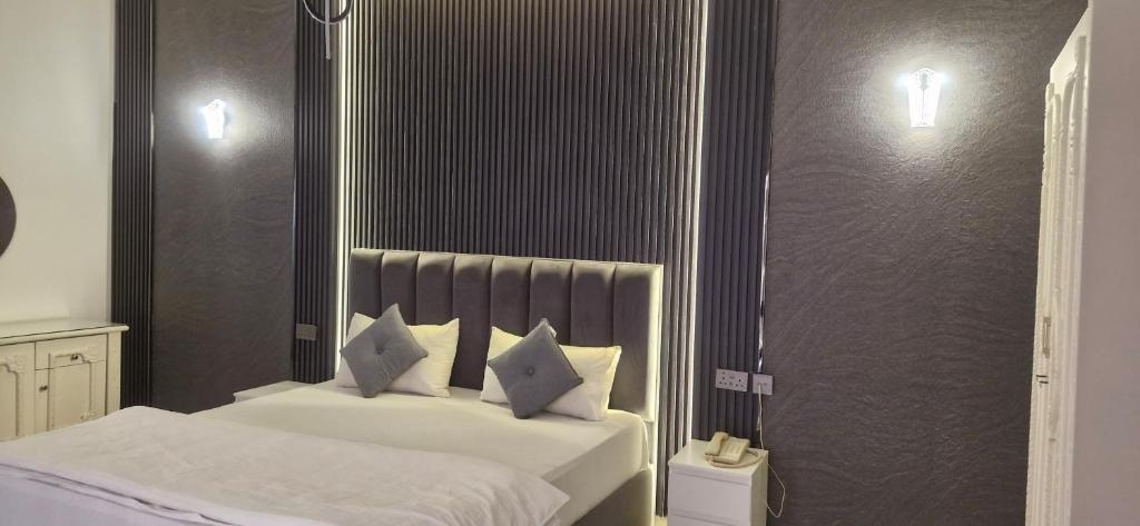Postel nebo postele na pokoji v ubytování Riyam Hotel
