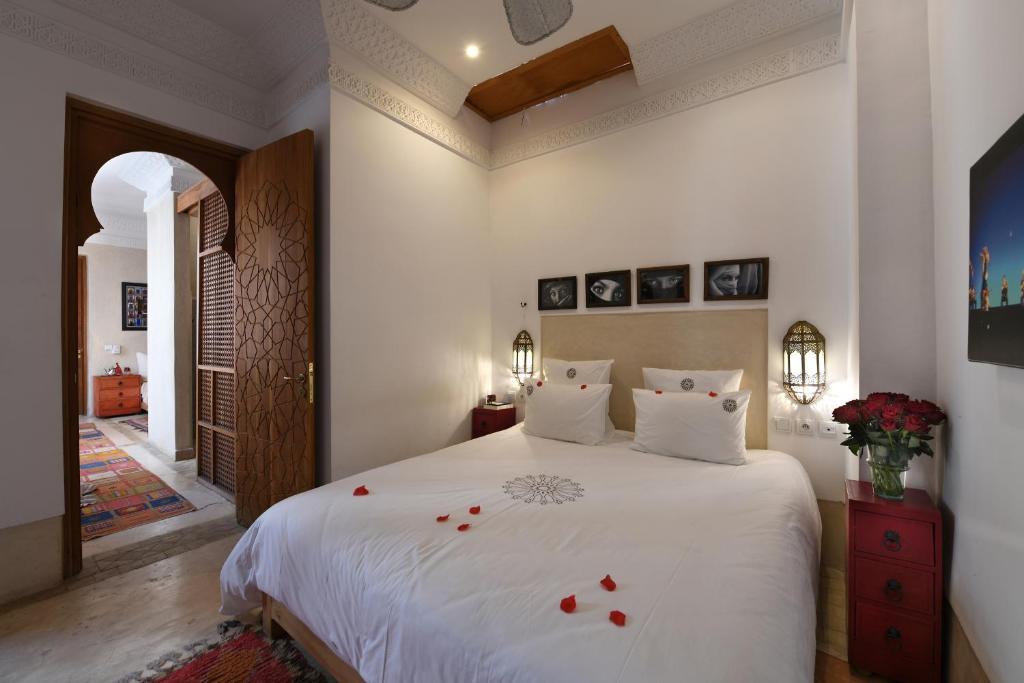Postel nebo postele na pokoji v ubytování Riad Dar Justo Hotel Boutique & Spa