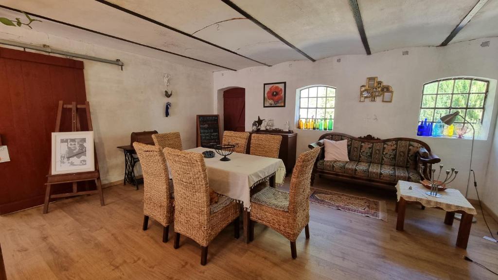 Χώρος καθιστικού στο B&B Bauernhofferien auf Møn, Schäferwagen " DARK SKY"