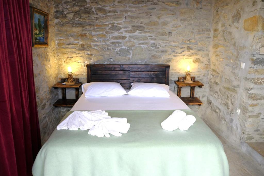 Postel nebo postele na pokoji v ubytování Hill's Barbacane