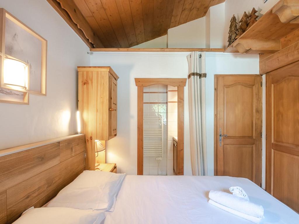 Posteľ alebo postele v izbe v ubytovaní Chalet duplex 3* avec WiFi, parking et animaux acceptés à Chamonix - FR-1-343-171