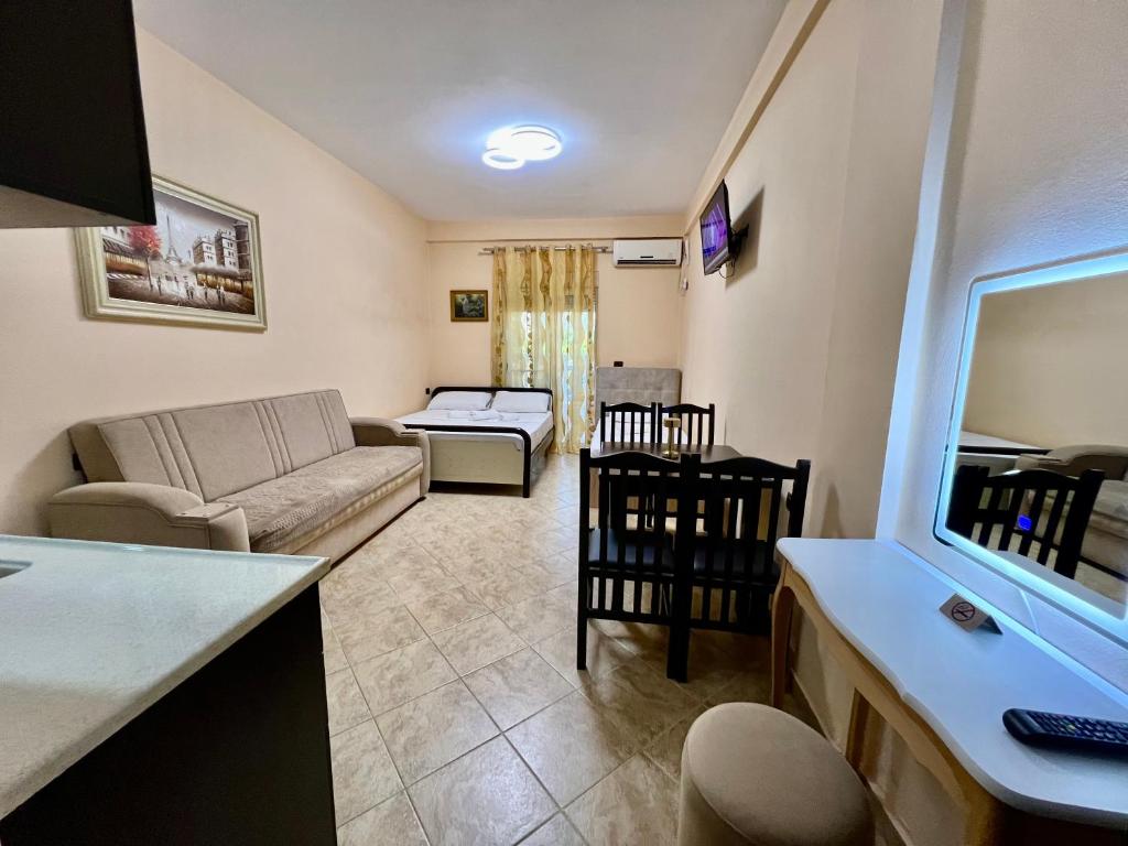 Μια τηλεόραση ή/και κέντρο ψυχαγωγίας στο Hotel Asteri