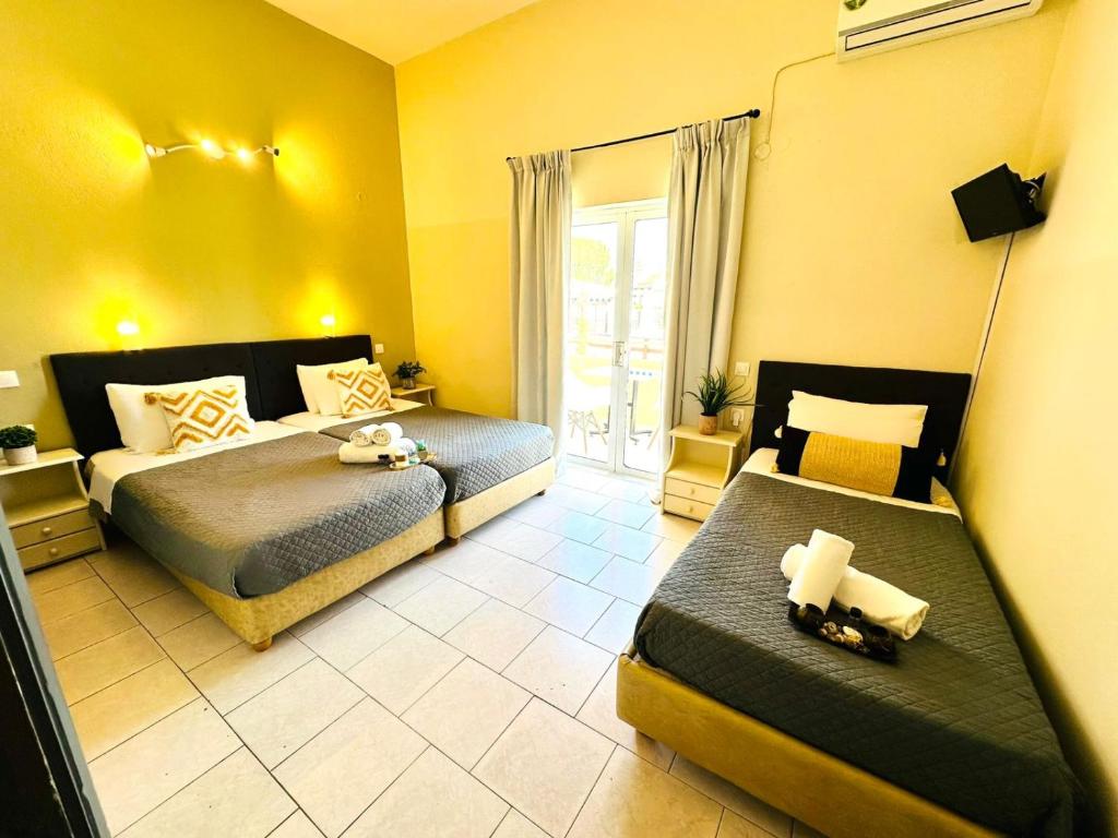Postel nebo postele na pokoji v ubytování Sidari Vibes Aparthotel