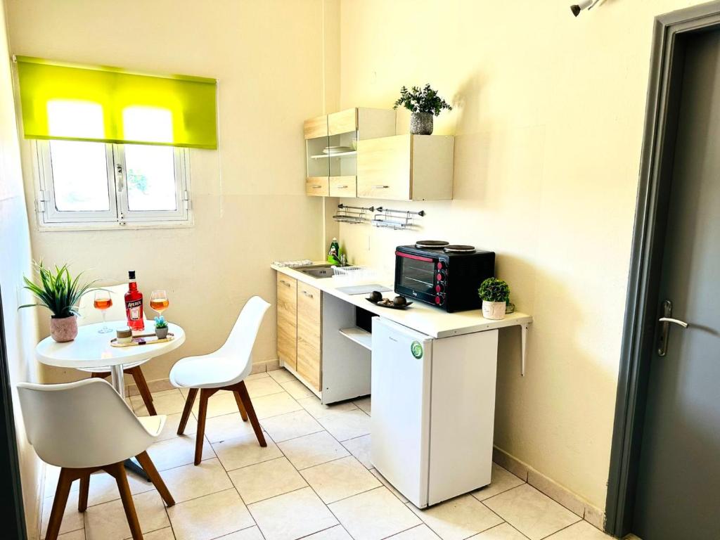 Kuchyň nebo kuchyňský kout v ubytování Sidari Vibes Aparthotel