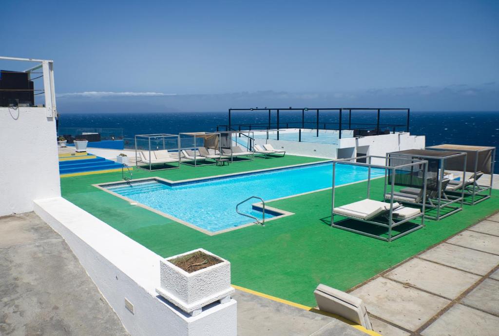 Bazén v ubytování The View Hotel CV nebo v jeho okolí