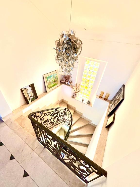 Villa Tricia Cannes - 豪华双人房，阳台和部分海景