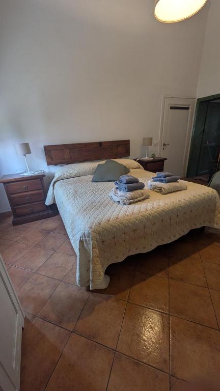 Bilocale alla Ginestra - Habitación Triple Con Baño Privado