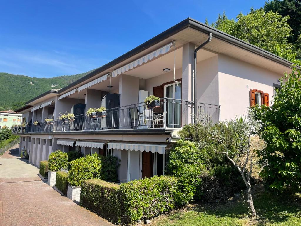 Nespecifikovaný výhled na hory nebo výhled na hory při pohledu z aparthotelu