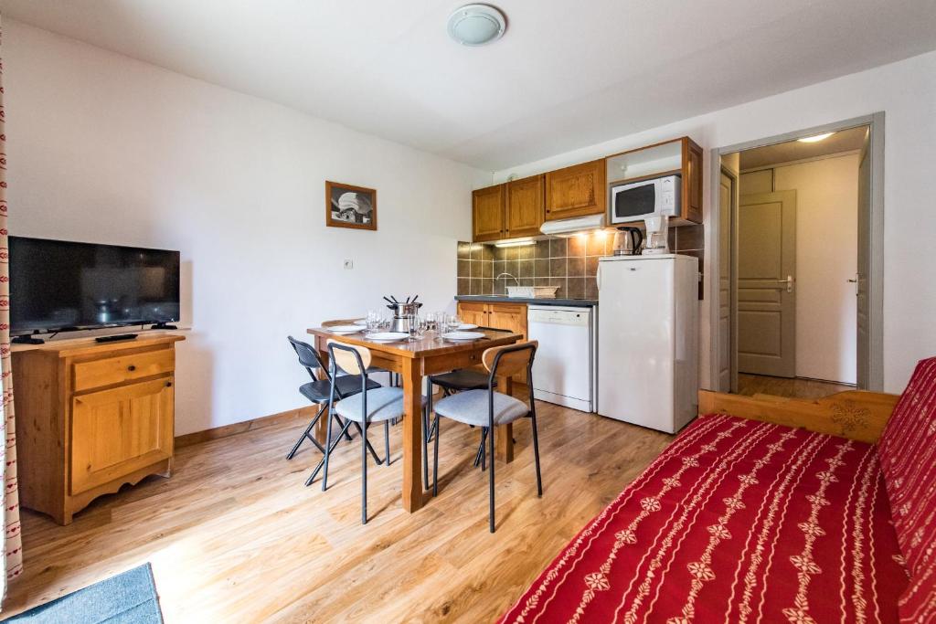 Η κουζίνα ή μικρή κουζίνα στο Cozy 35m2 Apartment in Albiez-Montrond
