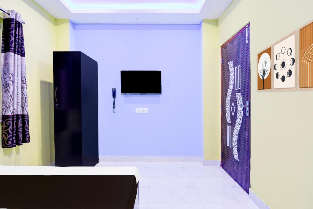 TV a/nebo společenská místnost v ubytování Hotel O The Orchid Residency