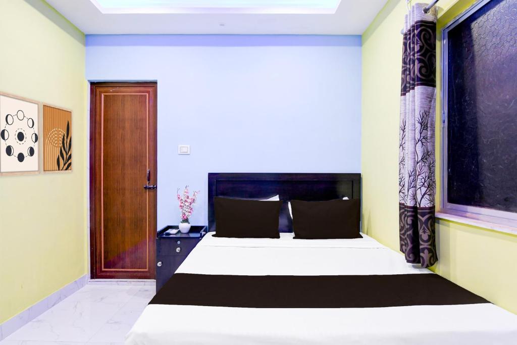 Postel nebo postele na pokoji v ubytování Hotel O The Orchid Residency
