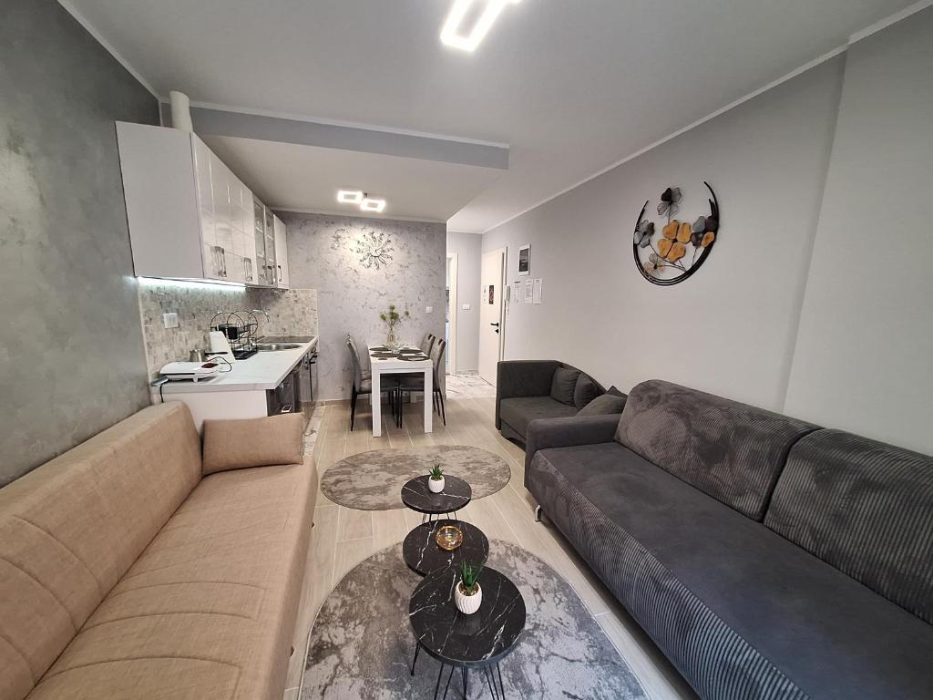 a living room with a couch and a table at Apartman MILOVANOVIĆ in Vrnjačka Banja