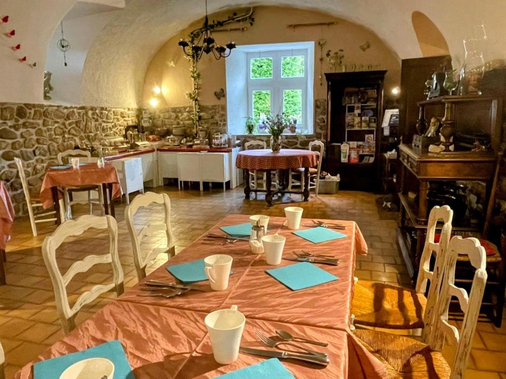 Restaurace v ubytování Le Manoir du Raveyron