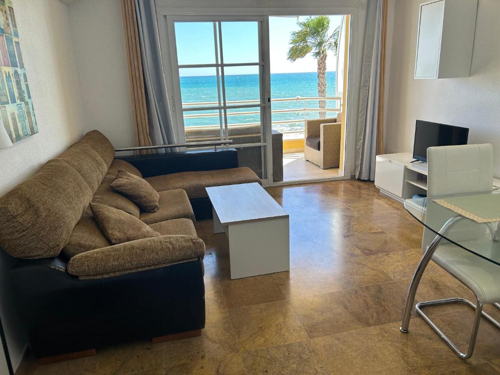 Posedenie v ubytovaní APARTAMENTO FRENTE AL MAR,PRIMERA LINEA DE PLAYA