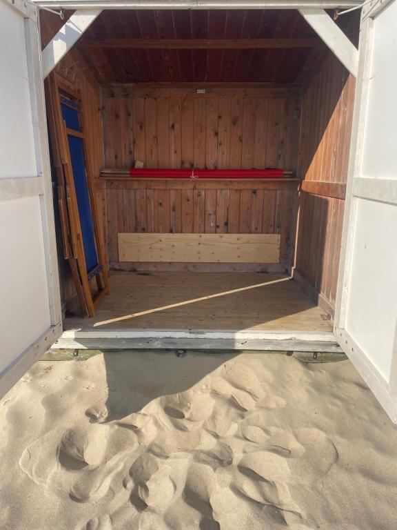 Fotografie z fotogalerie ubytování Luxe Tiny House incl Jacuzzi en Strandhuisje in zomerseizoen v destinaci Meliskerke