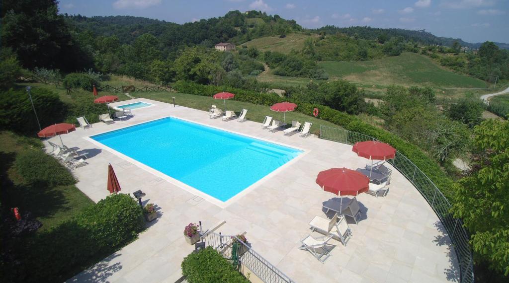 Bazén v ubytování Agriturismo Buon Riposo - Country Resort in the Heart of Tuscany nebo v jeho okolí