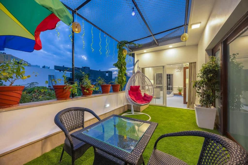 Penthouse Condo For Sale in Singapore - 99.co - Contemporary Eco Friendly Penthouse Apartment With Steam Shower And Smart Home Integration