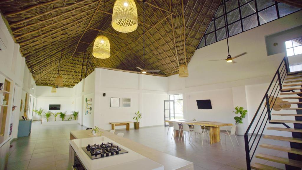 TV a/nebo společenská místnost v ubytování Cosamui Beach House