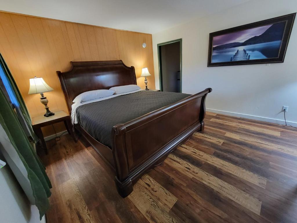 Postel nebo postele na pokoji v ubytování Crescent motel
