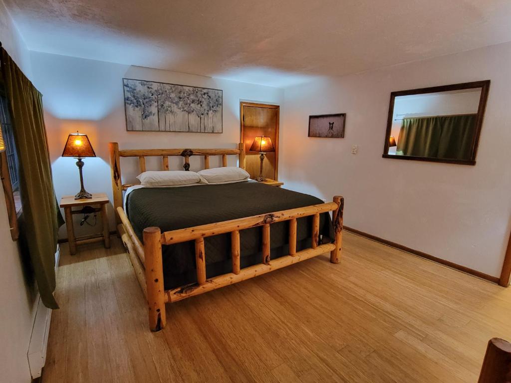 Postel nebo postele na pokoji v ubytování Crescent motel