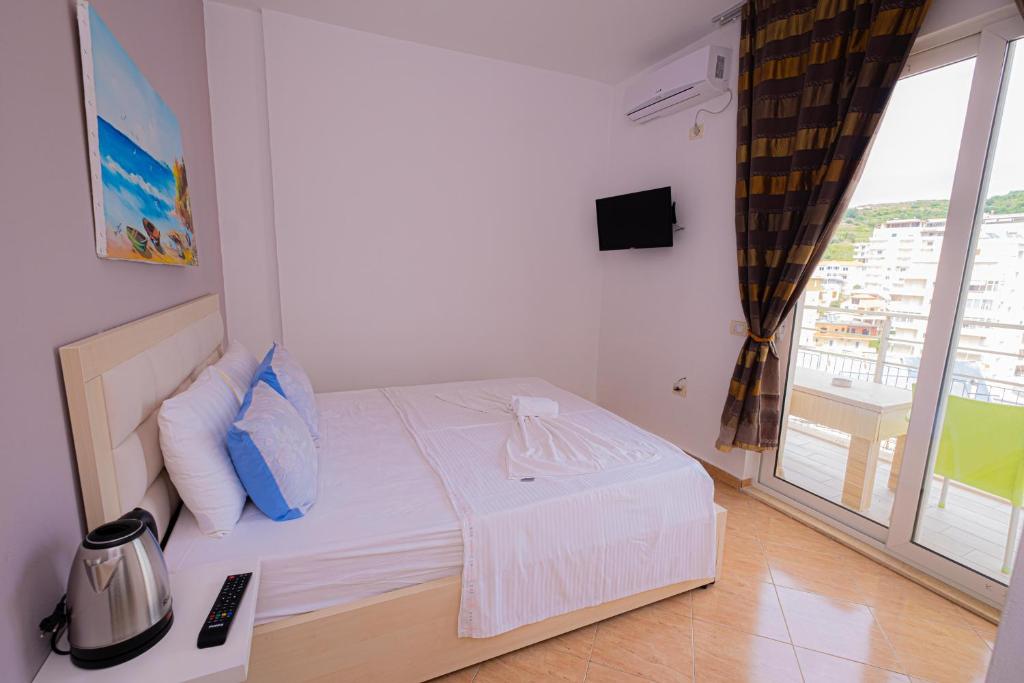 Postel nebo postele na pokoji v ubytování Sun Shine Hotel