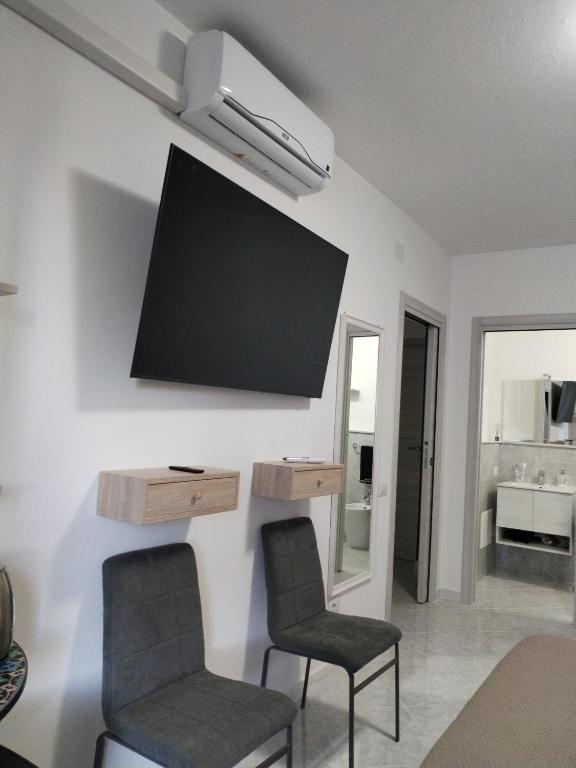 TV a/nebo společenská místnost v ubytování RIU b&b ALGHERO