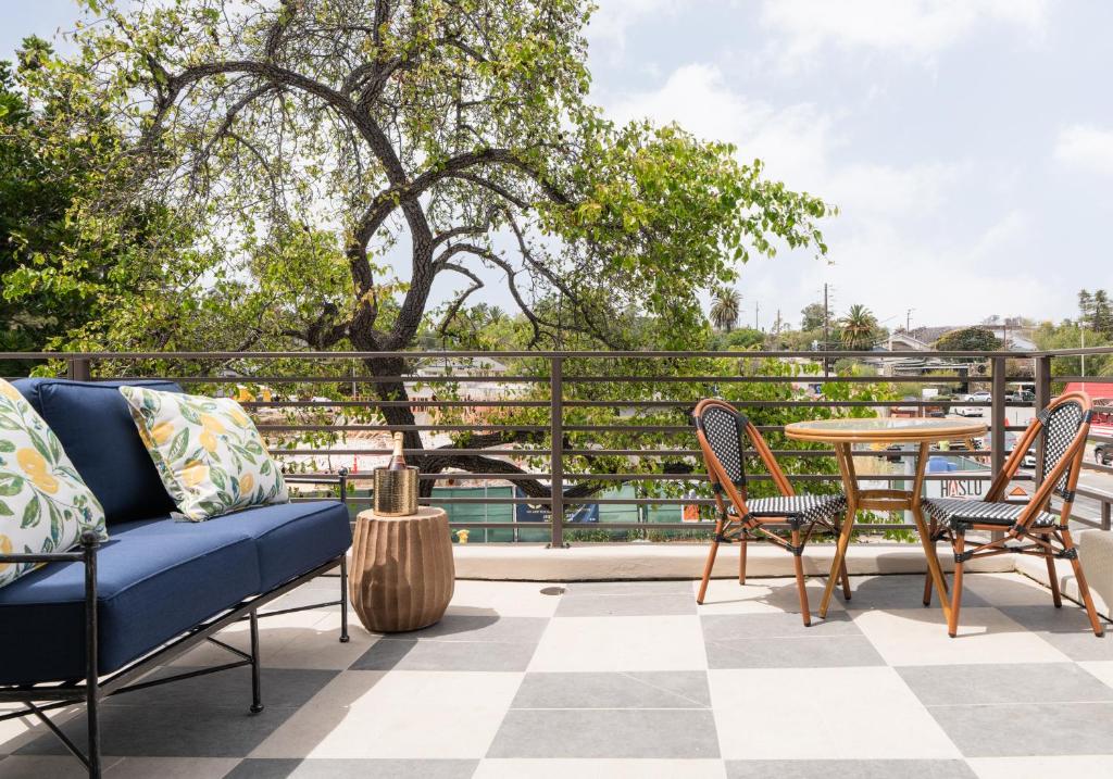 Petit Soleil - Bed, Breakfast and Bar - Juniorsuite Met Balkon