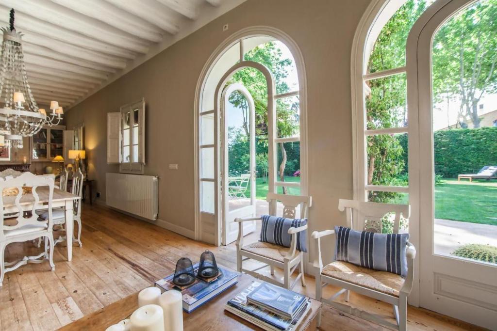 A seating area at LHort de Sant Cebrià