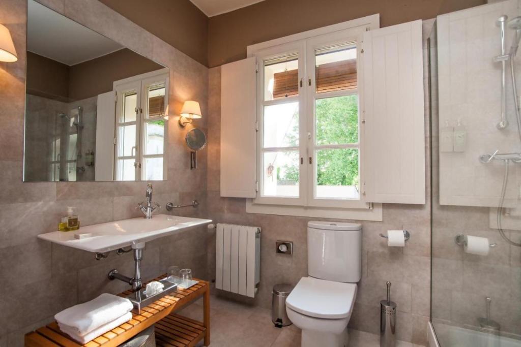 A bathroom at LHort de Sant Cebrià