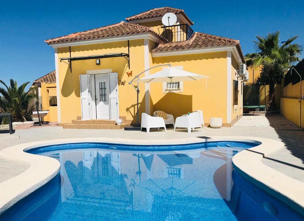 Πισίνα στο ή κοντά στο Villa Estrella with private pool, max 5 persons