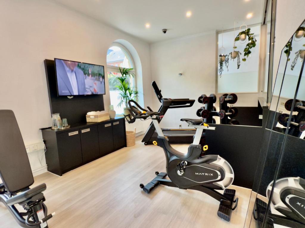 Fitness centrum a/nebo fitness zařízení v ubytování DORMERO Hotel Wilhelmshaven