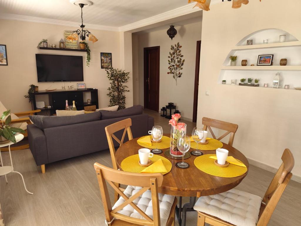 a living room with a table and a couch at Apartamento San Cristóbal Benalmádena Costa in Benalmádena