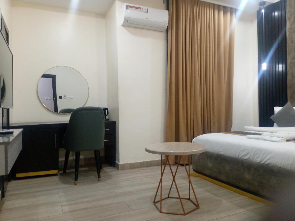 Postel nebo postele na pokoji v ubytování Modelo Hotel And Suites